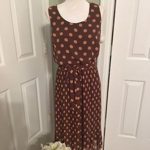 Super pretty polka dot dress!